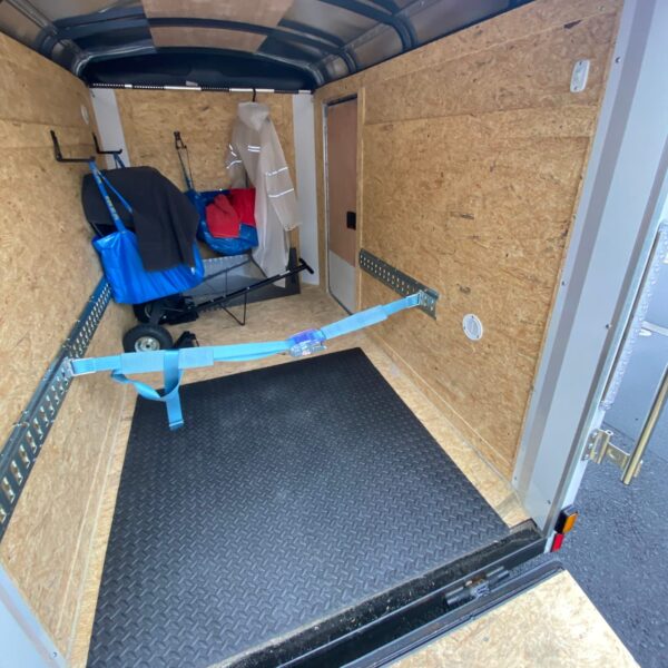 開口部が広く荷物の出し入れが容易